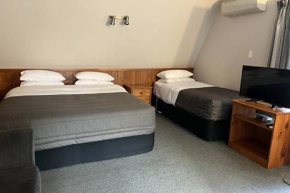 Super King Studio Unit beds